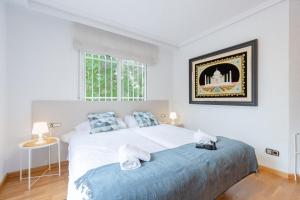 a white bedroom with a large bed and a window at Fidalsa Paradise Pines in La Alcayna +64 photos