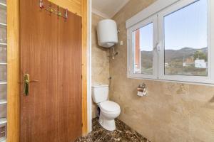 a bathroom with a toilet and a window at Casa rural Mccoy 2 in Macael +29 photos