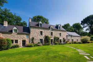 a large stone house with a large yard at Chambre - Spa - Piscine - Sauna in Brech