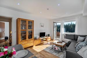 a living room with a couch and a tv at Ferienwohnungen Nordschwarzwald in Freudenstadt
