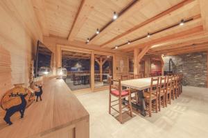 a dining room with a table and a cat statue at Chalet La Rocca in La Chapelle-dʼAbondance
