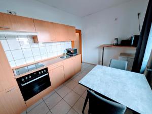 a small kitchen with a table and a counter top at Wat Bickenbach in Bickenbach