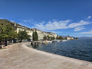 a view of a river with buildings and boats at Casa Laura in Salò