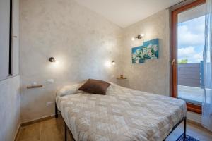 a bedroom with a bed and a window at Villa Marzla in Cassano delle Murge