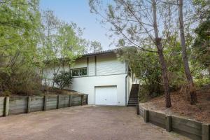a house with a white garage and a fence at Pin Bleu in Moliets-et-Maa