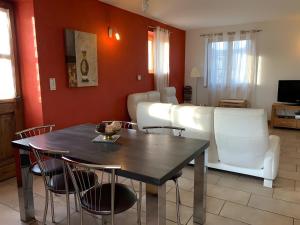 a living room with a table and chairs at Le Genévrier - Gites Rocheflamme in La Malène