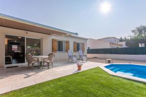 a patio with a table and chairs and a pool at Villa les Coteaux du soleil in Carcès