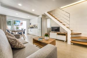 a living room with a couch and a table at Els Arbocers 131-2 in Cala Blanca