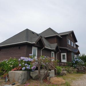 a wooden house with flowers in front of it at Spring Garden Wando in Wando