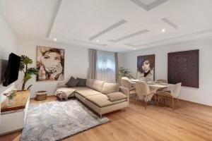 a living room with a couch and a table at Modern und gemütlich- in Teningen in Teningen