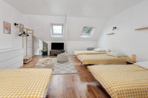 a room with three beds and a tv at Maison et Bonheur in Batz-sur-Mer