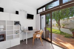 a home office with a desk and a laptop at Casa Relax Marine in Costa Del Silencio