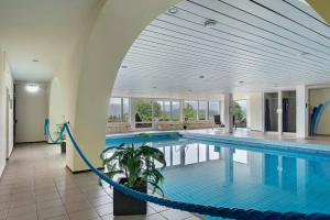 a large swimming pool in a building at Schwarzwald-Kitz mit Pool und Sauna in Lenzkirch