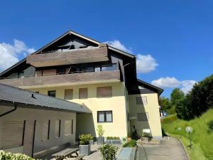 a large house with a gambrel roof at Schwarzwald-Kitz mit Pool und Sauna in Lenzkirch