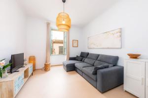 a living room with a couch and a tv at Pep Not 47 in Artá