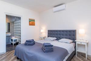 two beds in a bedroom with towels on them at Beach Apartment 11 in Cala d´Or +26 photos