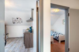 a room with a bed and a door leading to a bedroom at Ferienwohnung Reinfeld in Hohwacht