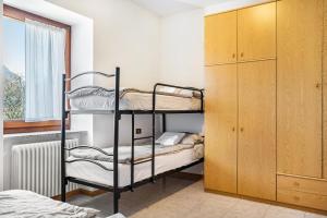 a bedroom with two bunk beds and a closet at Appartamenti l'Edera in Cavedago