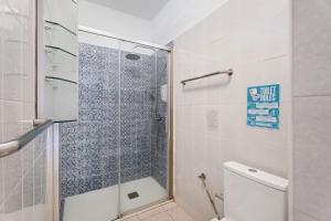 a bathroom with a shower and a toilet at Apartamentos Playa Azul - 7 in Vallehermoso