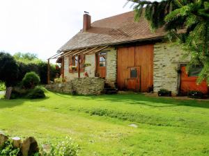 a house with a green lawn in front of it at Chambre D'hôtes Du Mas in Saint-Vitte-sur-Briance
