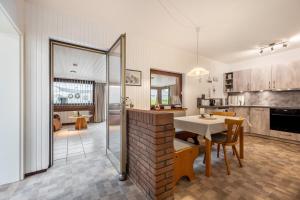 a kitchen and dining room with a table and a dining room at Ferienwohnung Schmolei in Kronprinzenkoog