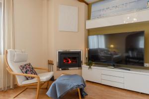 a living room with a fireplace and a tv at Mountain Beautiful by Fidalsa in Busot