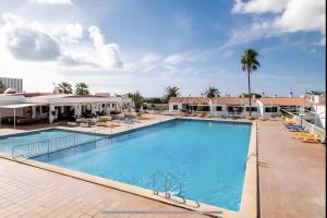 a view of the pool at the hampton inn suites palm desert at Melissa Apartment in Alaior