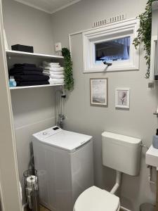 a white bathroom with a toilet and a window at Marla zum Strand in Garrel +27 photos