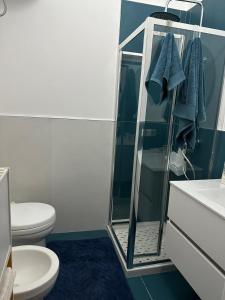 a bathroom with a toilet and a glass shower at Villa Rita a 200m dal mare in I Bacini +23 photos