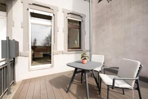 a small table and chairs on a balcony at Lisbeth in Sankt Wendel