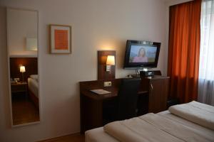 Uma TV ou centro de entretenimento em Hotel Italia