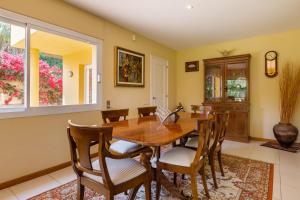 a dining room with a wooden table and chairs at Casa con jardín próxima a Barcelona in Sant Andreu de Llavaneres