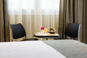 Кровать или кровати в номере Costa del Sol Torremolinos Hotel