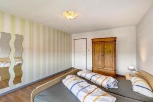 a room with three pillows on a couch at Ferienwohnung Wallisch in Schotten