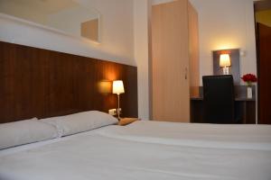 Cama ou camas em um quarto em Hotel Italia