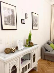 A seating area at Exclusive Old Town Apartment by Renters