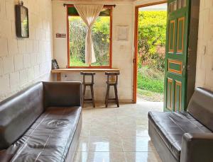 a living room with a couch and a table and a window at Casita entera en Salento para 10 personas cerca a la plaza in Salento