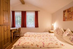 a bedroom with a bed and a desk at Apartment Arnika - Mesnerhof in Sand in Taufers
