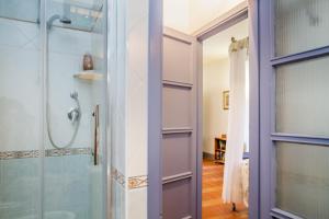 a bathroom with a shower and a glass door at Birbina - Poggio alle Birbe in Il Bagno