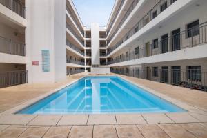 an empty swimming pool in an apartment building at Ria Formosa Pool Heaven in Olhão