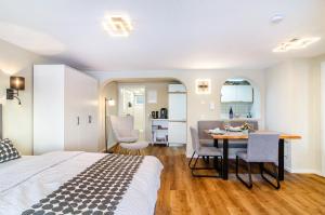 a bedroom with a bed and a table and chairs at Ferienwohnung Behling in Frickingen