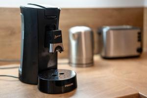 a coffee maker sitting on top of a wooden table at Urlaub Im Kulturdenkmal in Alpirsbach