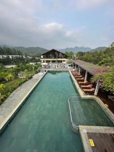 an overhead view of a swimming pool at a resort at Ivory Mountain Villa in Hòa Bình