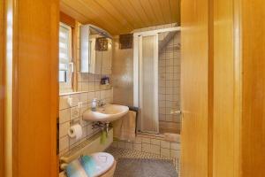 a bathroom with a toilet and a sink at Tati's Ferienwohnung Siegerland in Hilchenbach +37 photos