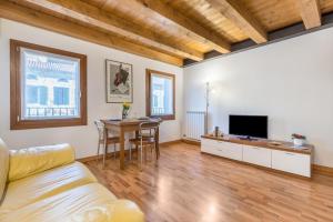 a living room with a couch and a table at Casa Giuly in Mirano