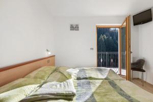 a bedroom with a bed and a window at Innerjerberhof Neiderseit in Lauregno