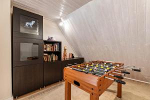 a foosball table in a room with a tv at Ferienhaus Busch in Elpersbüttel