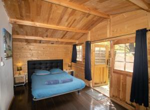 a bedroom with a bed in a wooden cabin at Le Chalet De La Plage in Coti-Chiavari
