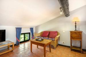 a living room with a couch and a table at Le Grimaldi in Cagnes-sur-Mer