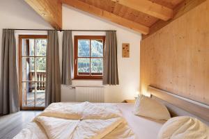 a bedroom with a large bed and a window at Steineggerhof in Valle Di Casies